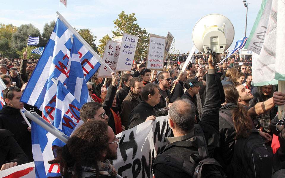 Διαφέρουν οι «αγανακτισμένοι» από τους τραμπούκους;