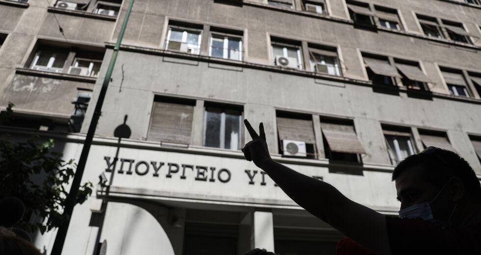 Ο δεκάλογος του φιλελεύθερου ατομιστή και η καταστολή