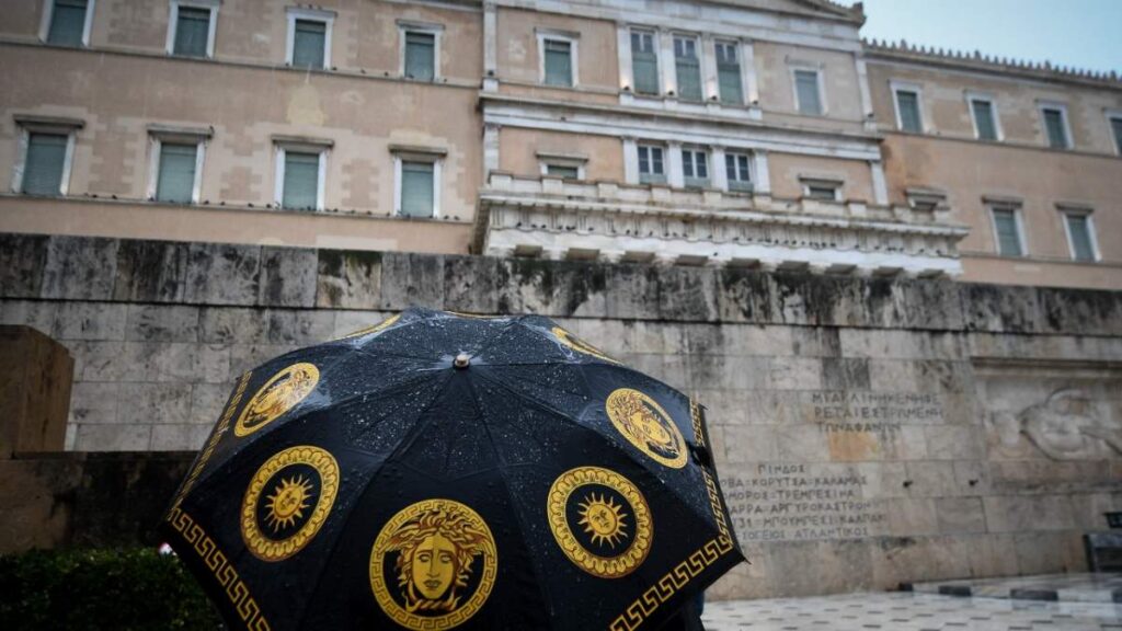 Αγανακτισμένοι, Μακεδονομάχοι, Τραμπιστές